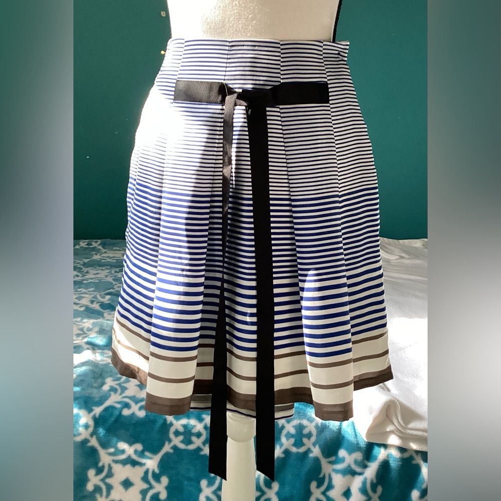 Theme Elegant and soft skirt. S